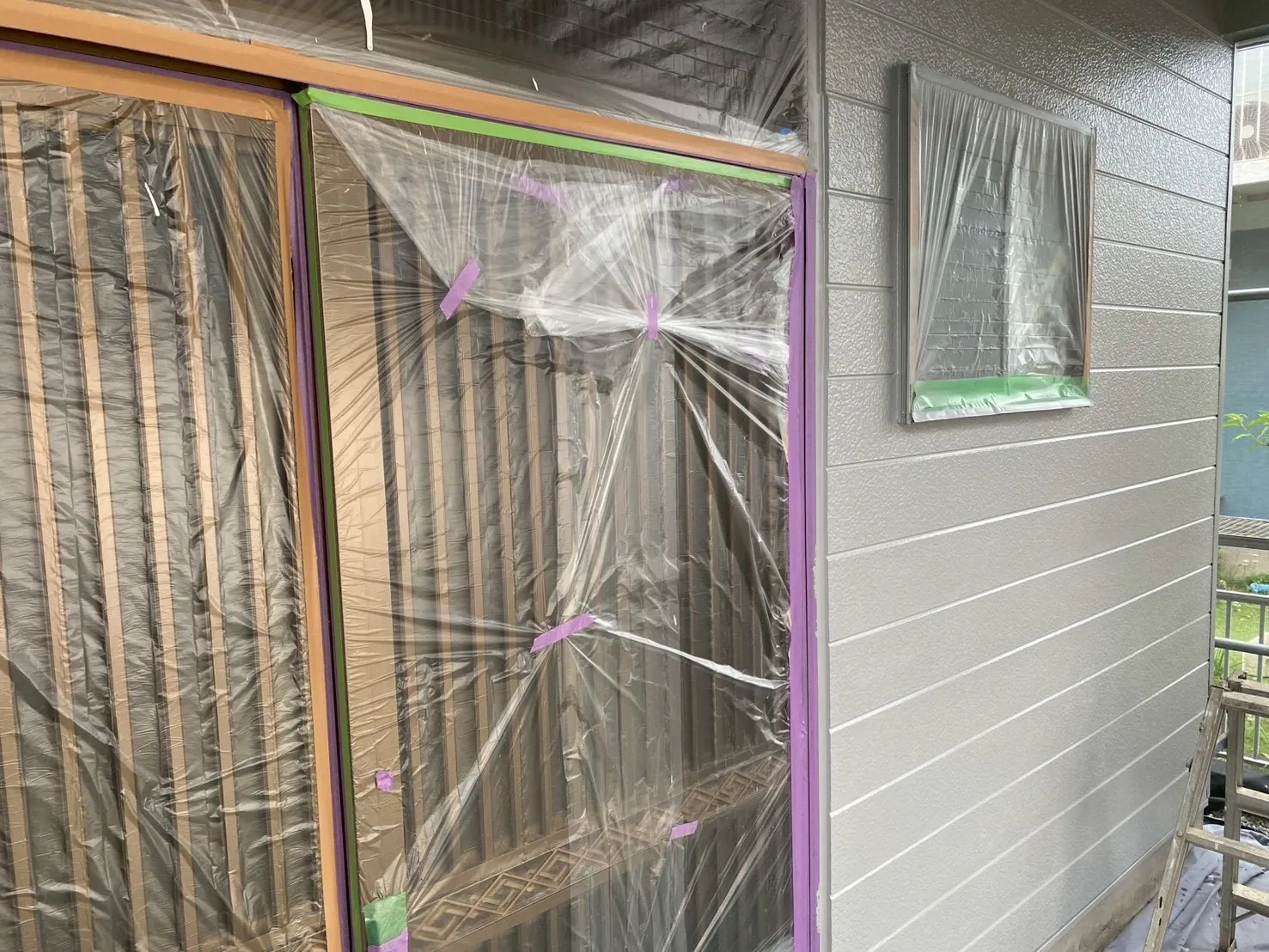 岐阜市外壁塗装上塗り施工3回目塗装です！