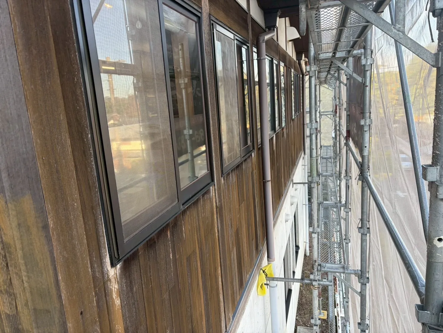 岐阜市岐阜市日野にて木部塗装漂白からスタートです！