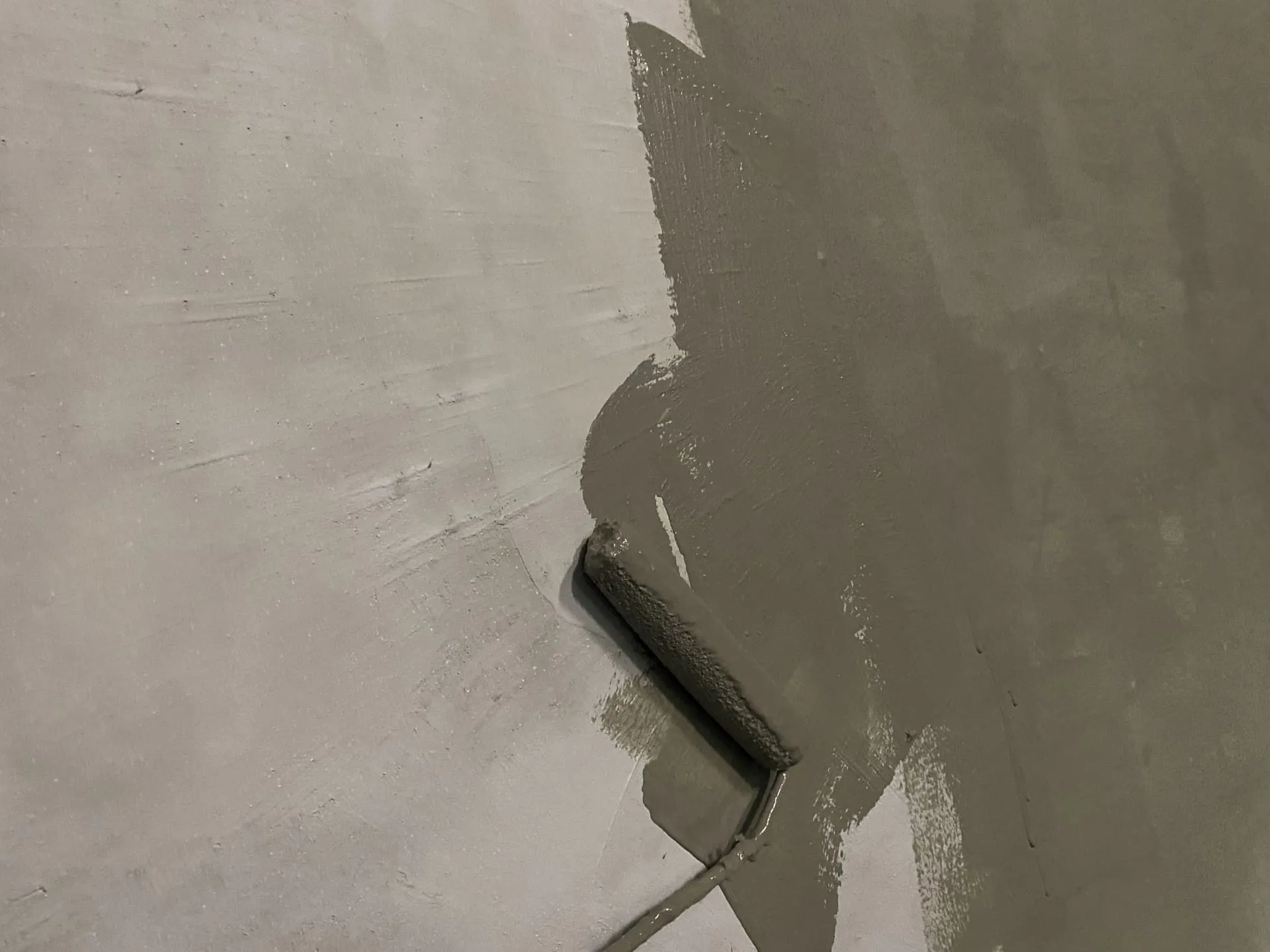 カチオンとは？外壁下地で使用される材料の正体