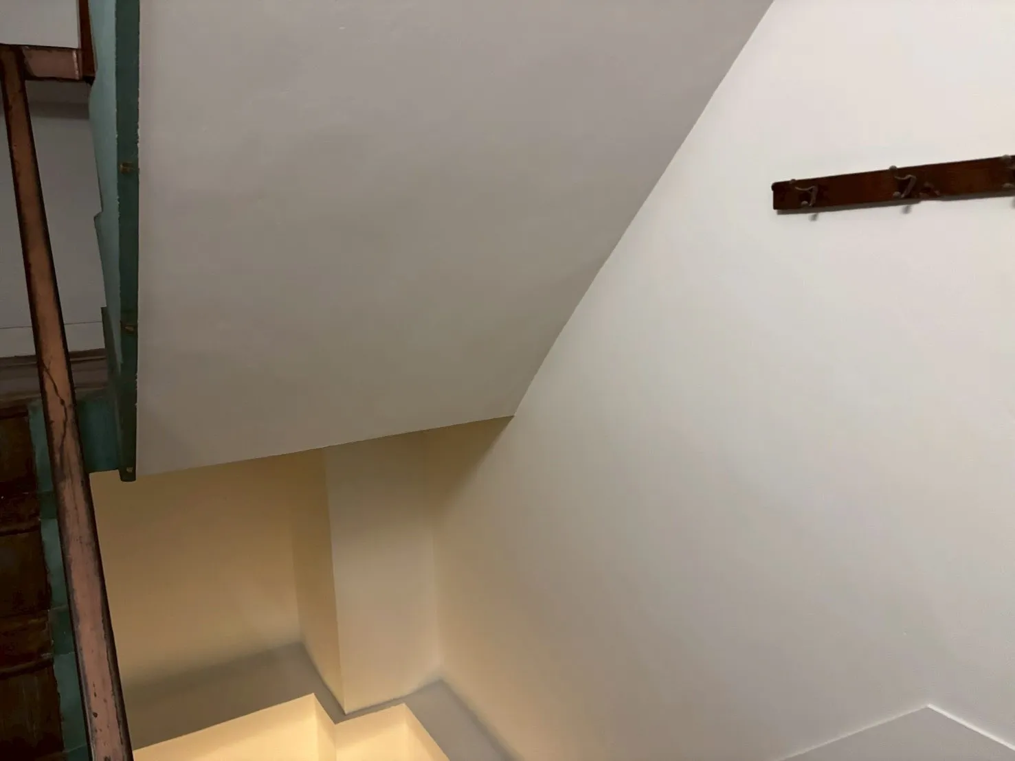 階段天井の外壁塗装後