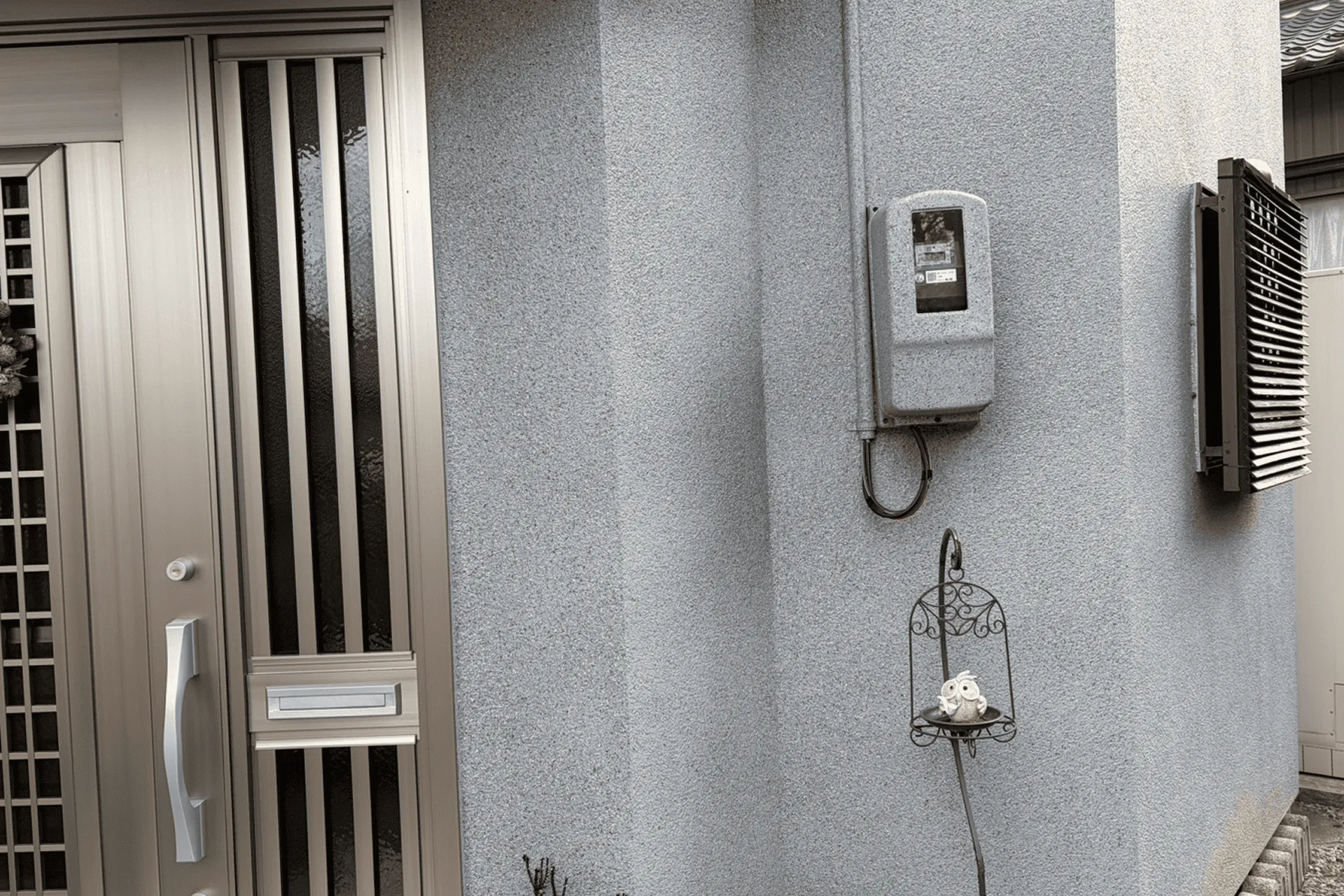 6年前の施工部分（汚れなし、苔なし）