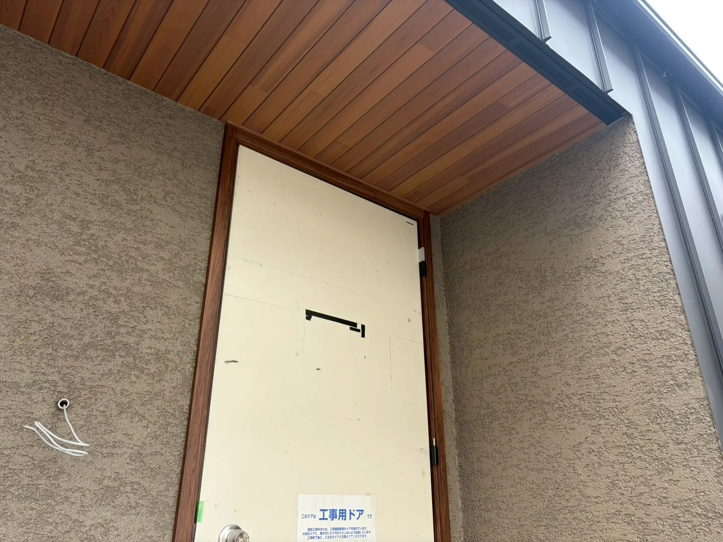 扉周辺の塗装後