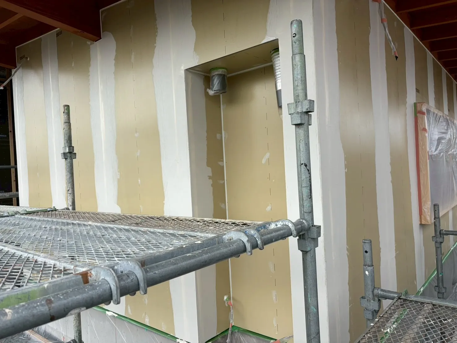 大壁工法専用シーラー塗布後②