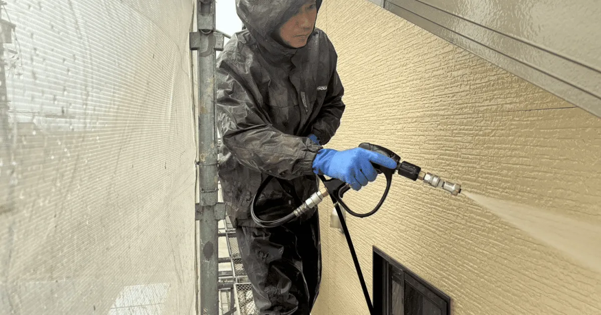 岐阜県大垣市の外壁塗装作業（高圧洗浄①）